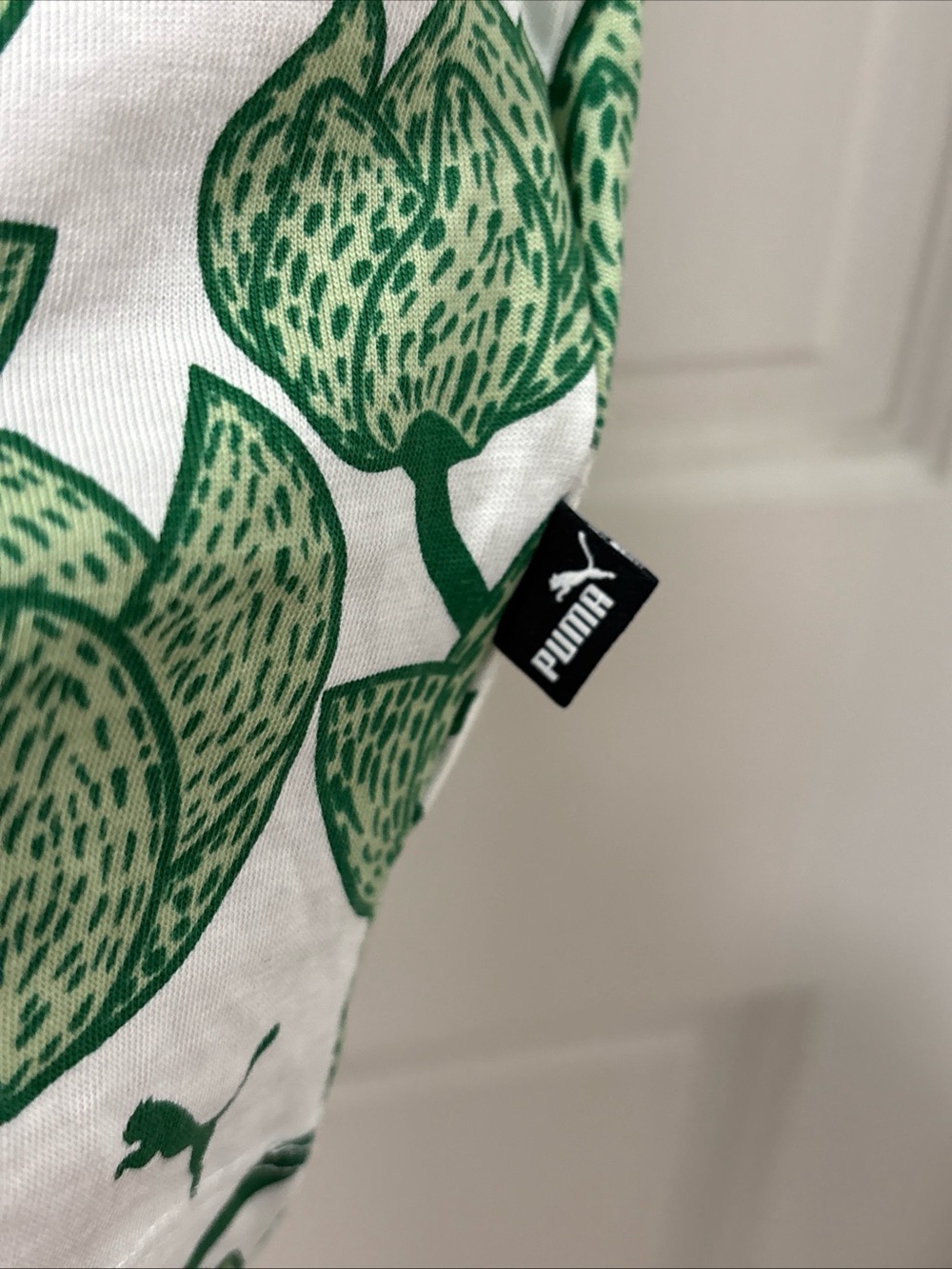 Puma Women’s ESS+ Blossom AOP Lounge Set Archive Green Size S Shorts & T-shirt - Picture 9 of 13